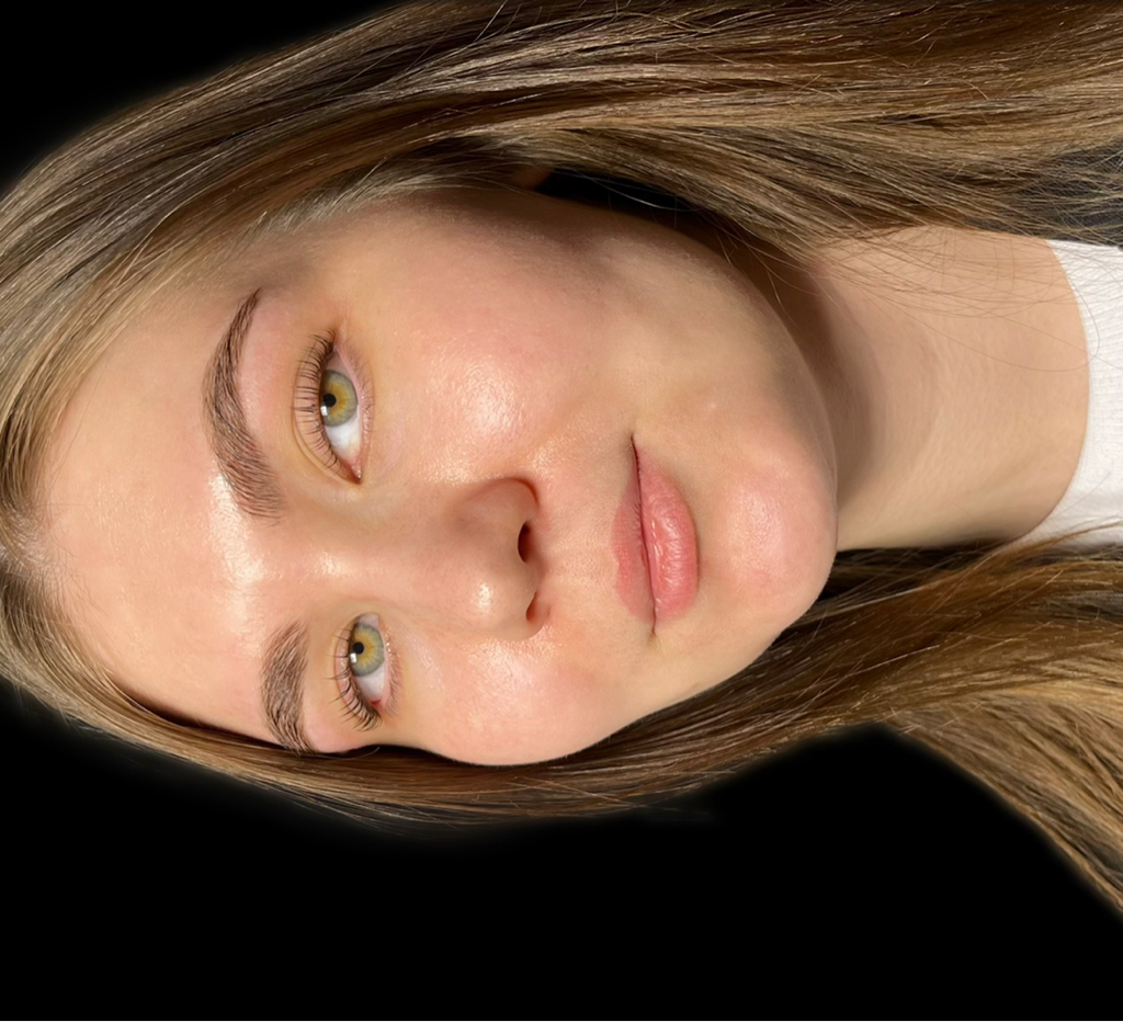 Оформление бровей  + ламинирование ресниц с окрашиванием ( уход входит)