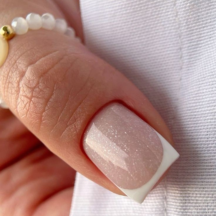 Маникюр с покрытием гель-лак френч