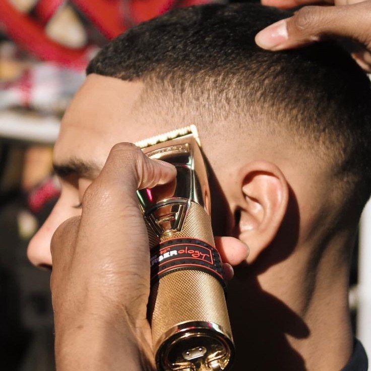 Мужская стрижка машинка с одной насадкой