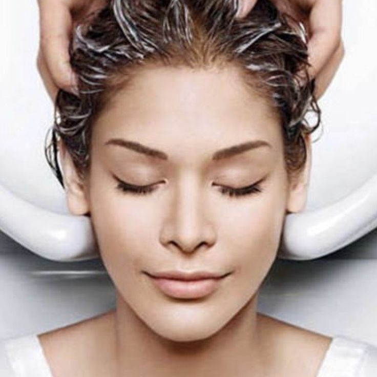 Мытье головы и легкая сушка феном (короткие и средней длинны волосы)