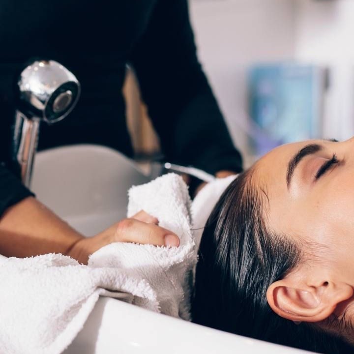 Мытье головы и легкая сушка феном (длинные волосы)