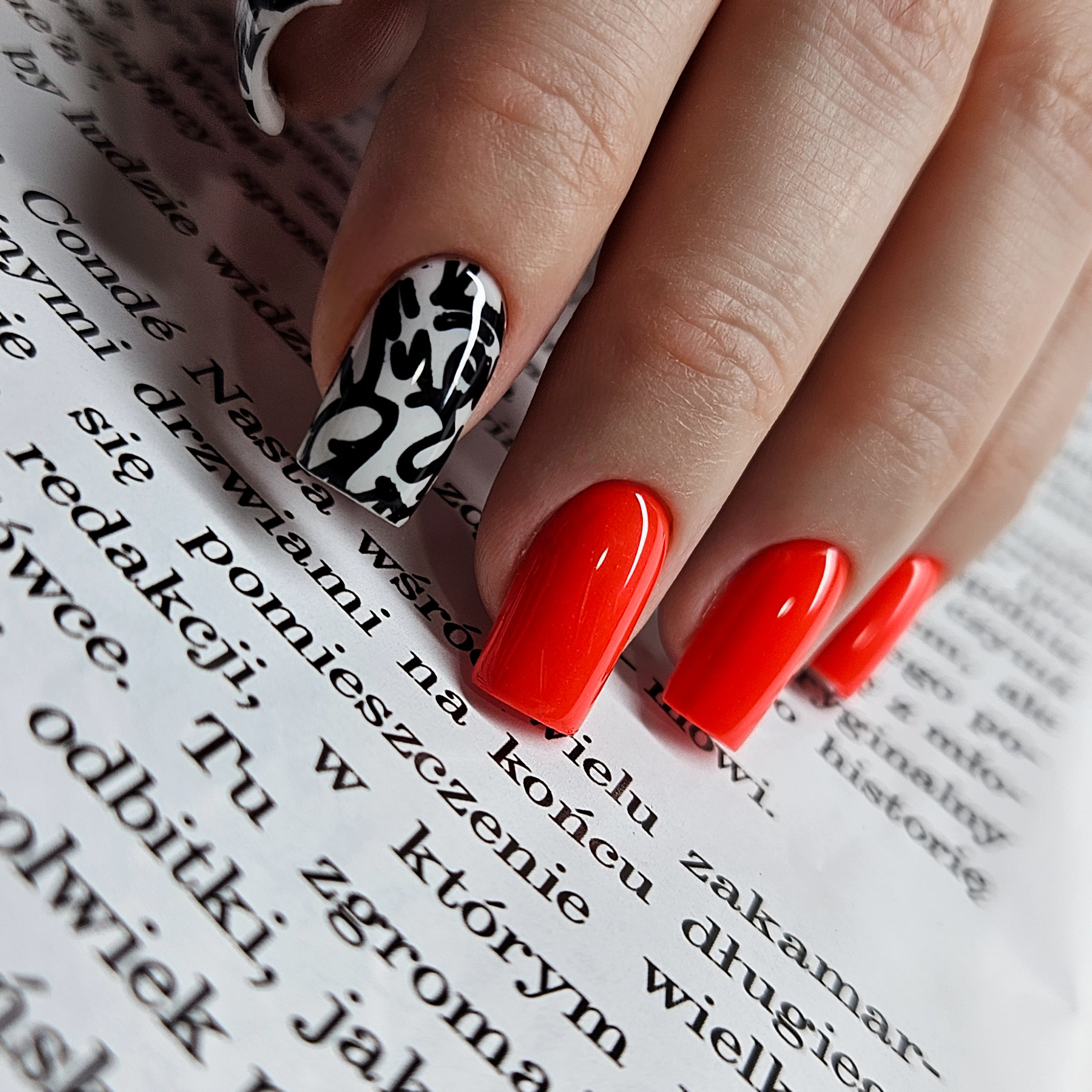 Маникюр гель-лак + дизайн стемпинг