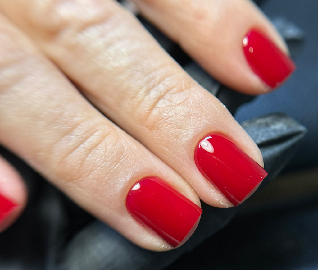 Маникюр с покрытием гель-лак