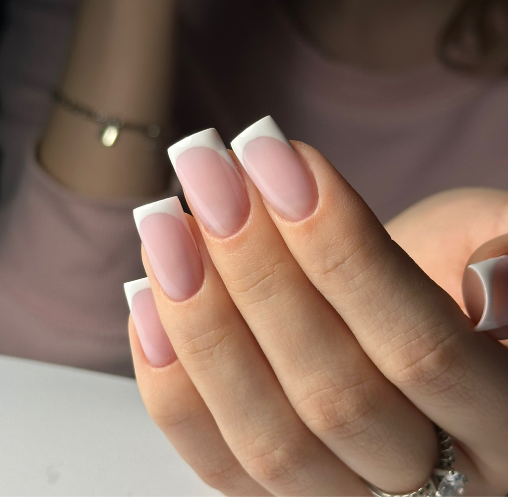 Маникюр +укрепление гелем+ френч