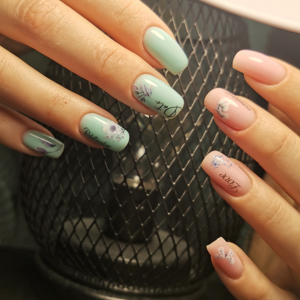 Коррекция наращивания (комбиманикюр, покрытие гель-лаком, выравнивание, укрепление)