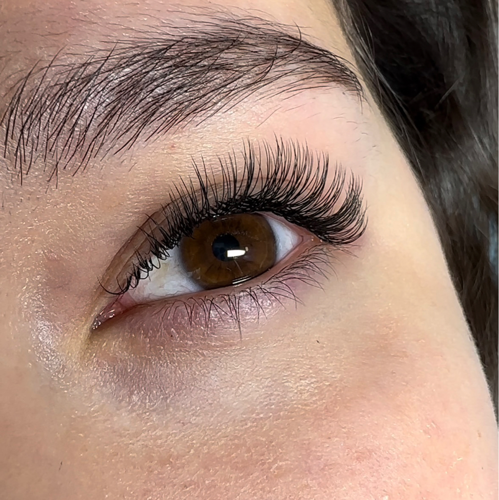 Классическое наращивание ресниц