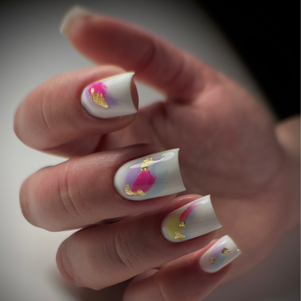 Маникюр с покрытием  в один тон