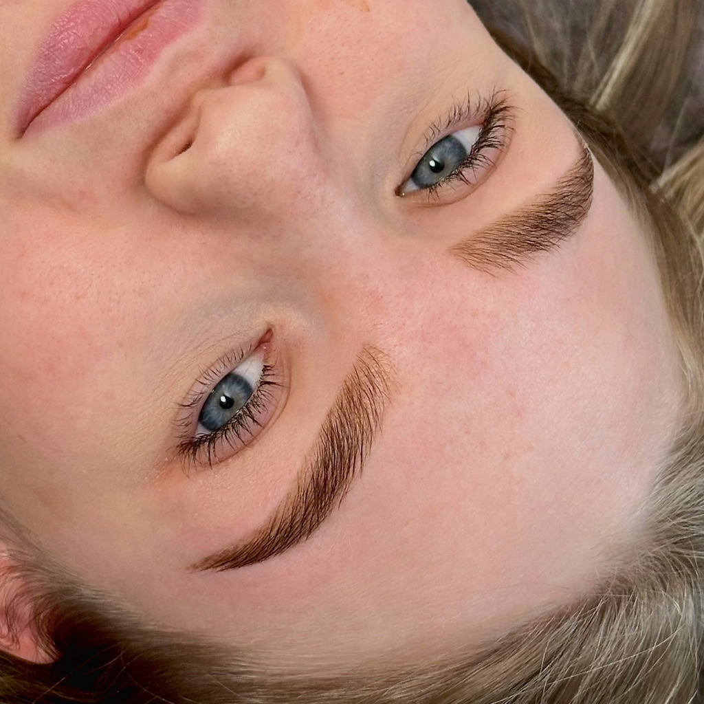 Оформление бровей