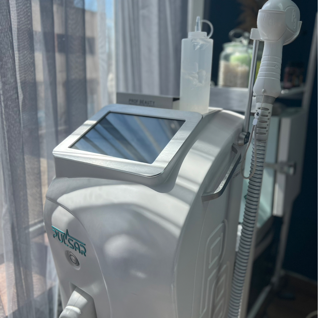 АКЦИЯ -50% -2300 руб. "Знакомство с услугой :впервые на лазерную эпиляцию" : тотальное бикини + подмышечные впадины + голень.Стоимость 2300