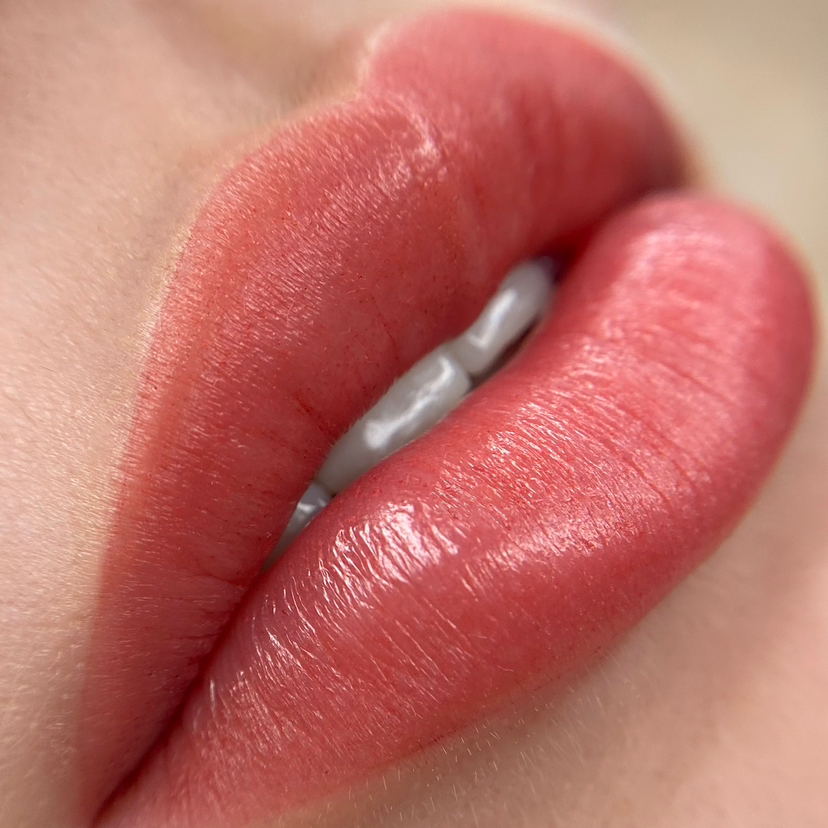 Коррекция перманентного макияжа губ (в течении 2-х месяцев после первичной процедуры)