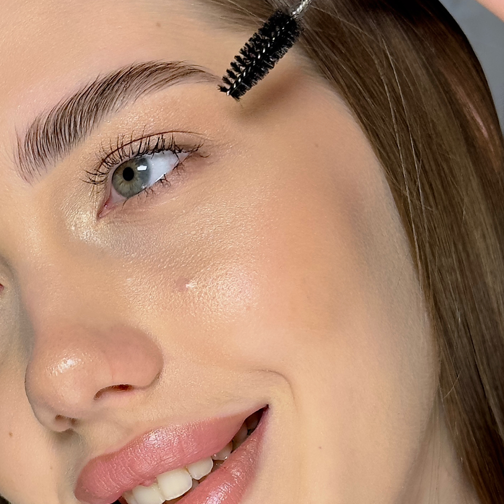 Коррекция бровей или окрашивание