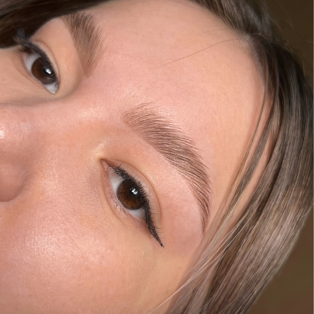 Окрашивание и коррекция бровей