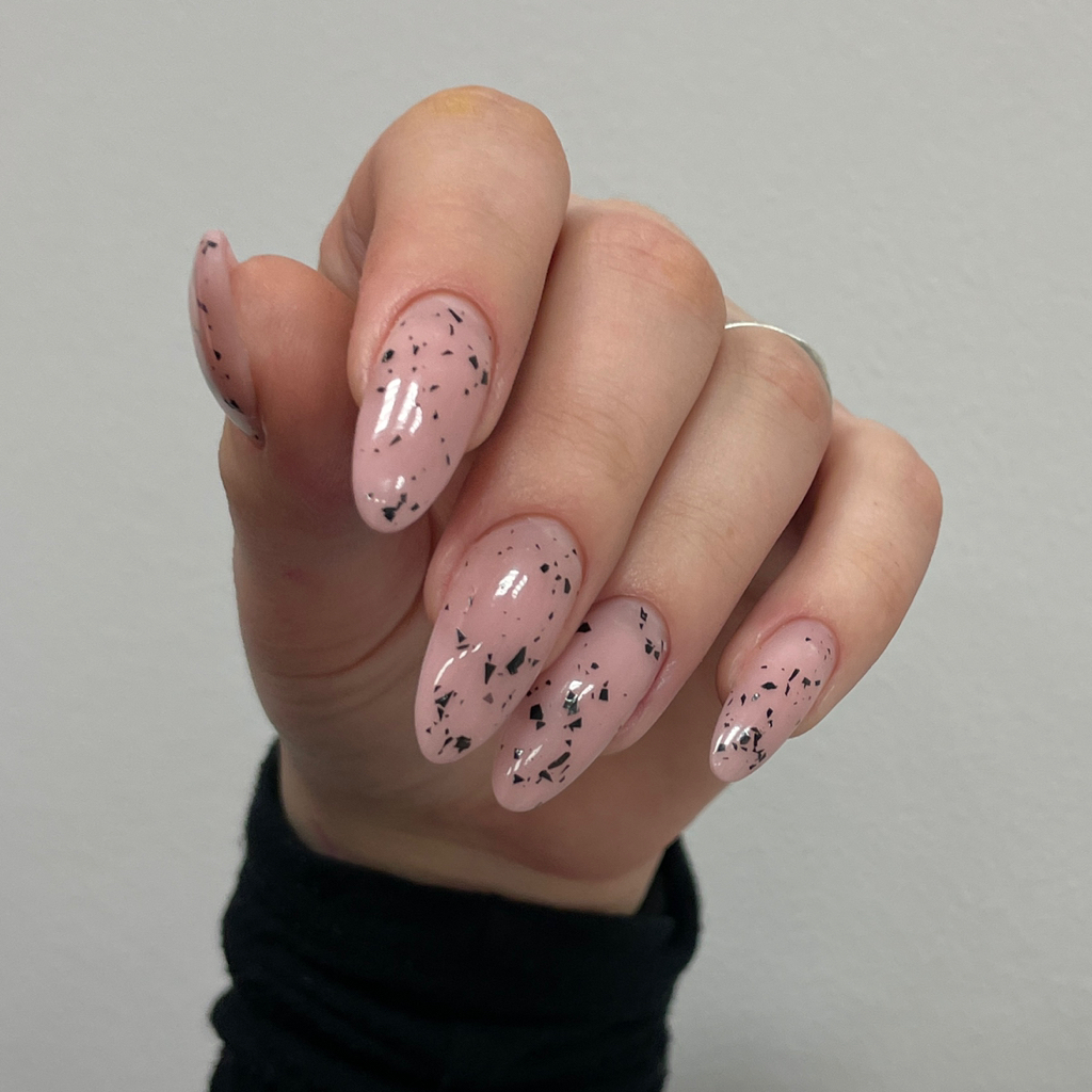 Наращивание ногтей