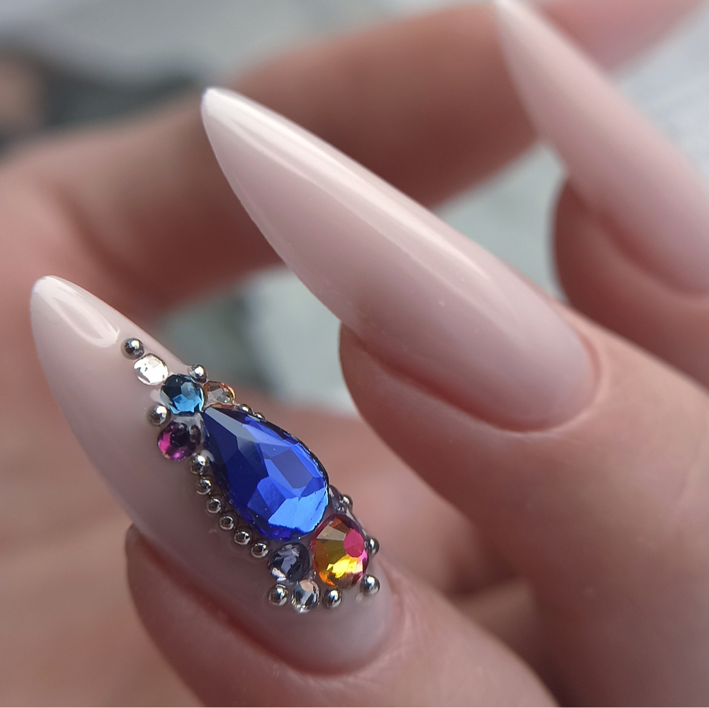 Наращивание ногтей