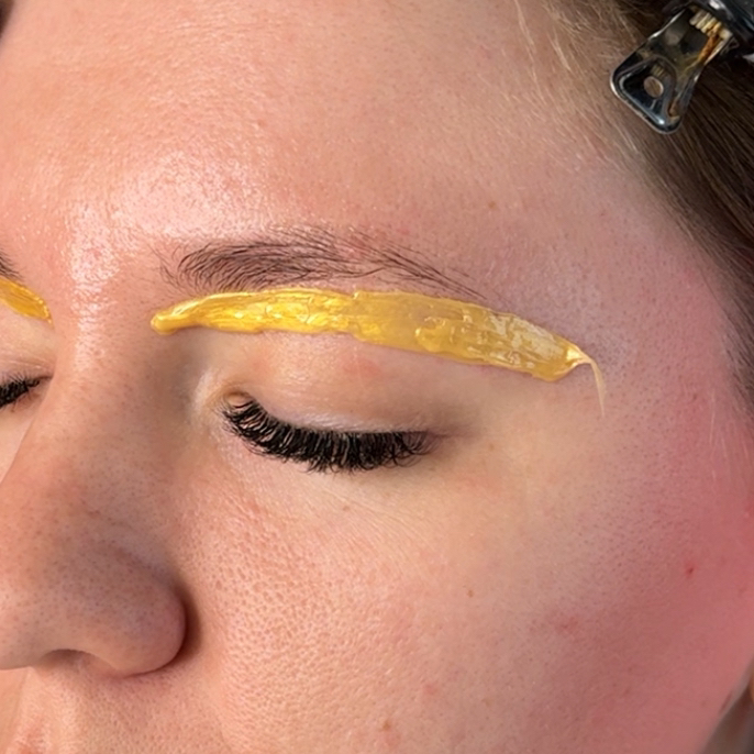 Коррекция бровей + окрашивание краской + удаление нежелательных волосков над губой