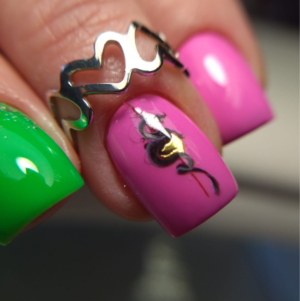 Наращивание ногтя