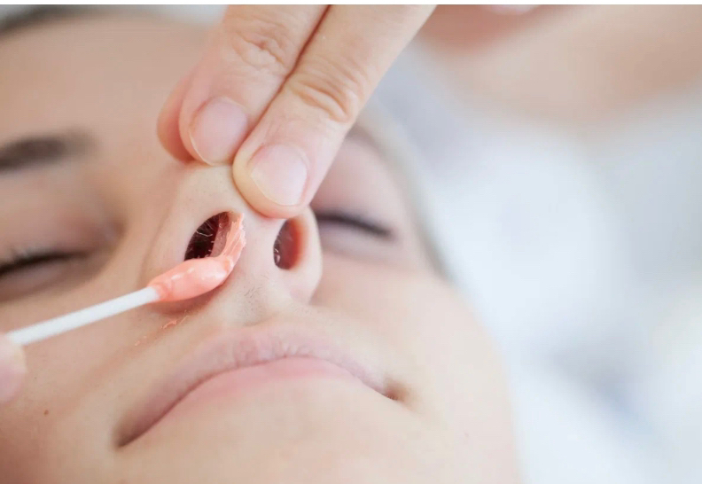 Волосики в носу воском