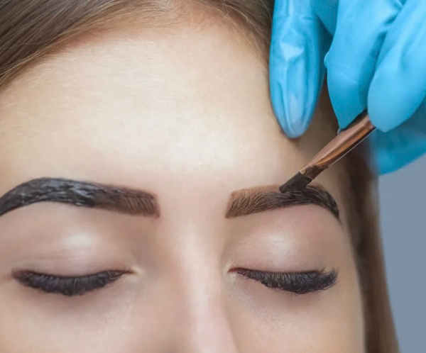 Окрашивание бровей хной