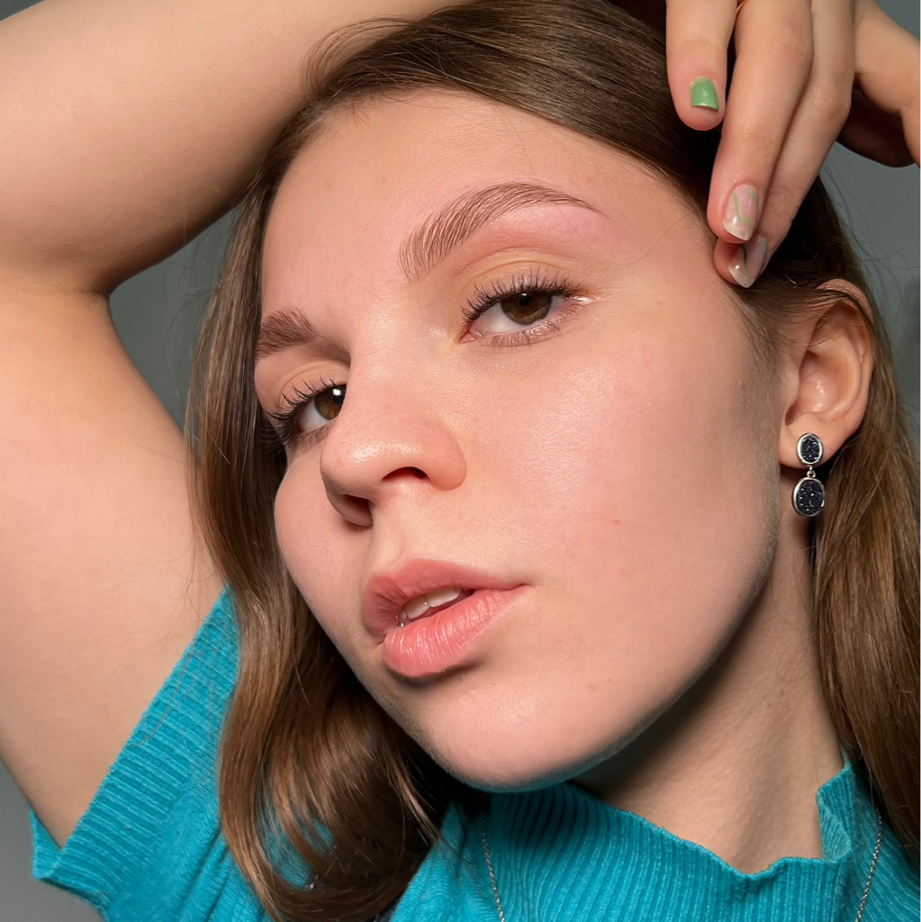 Коррекция бровей