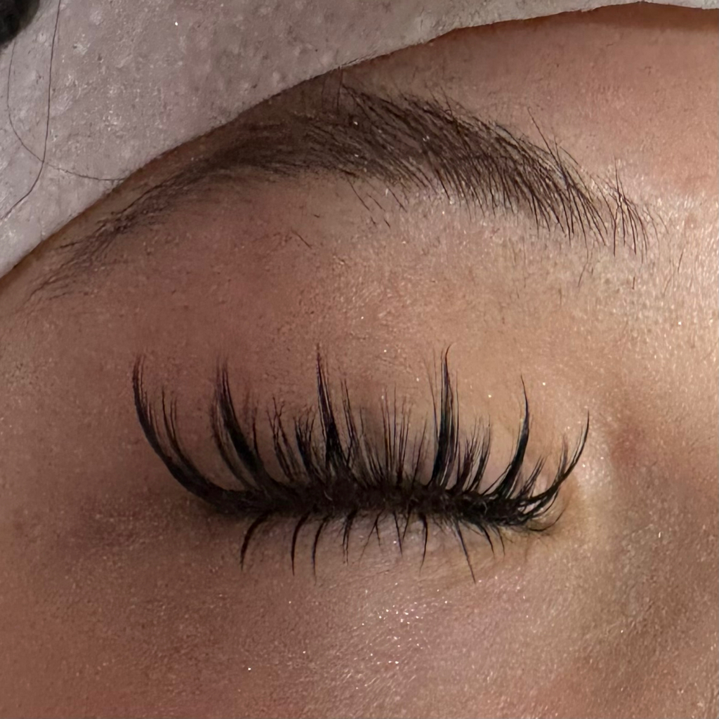 Нижние ресницы