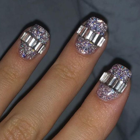 маникюр с дизайном (на короткие ногти)