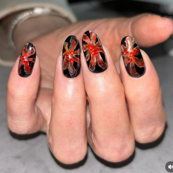 маникюр с дизайном (на длинные ногти)