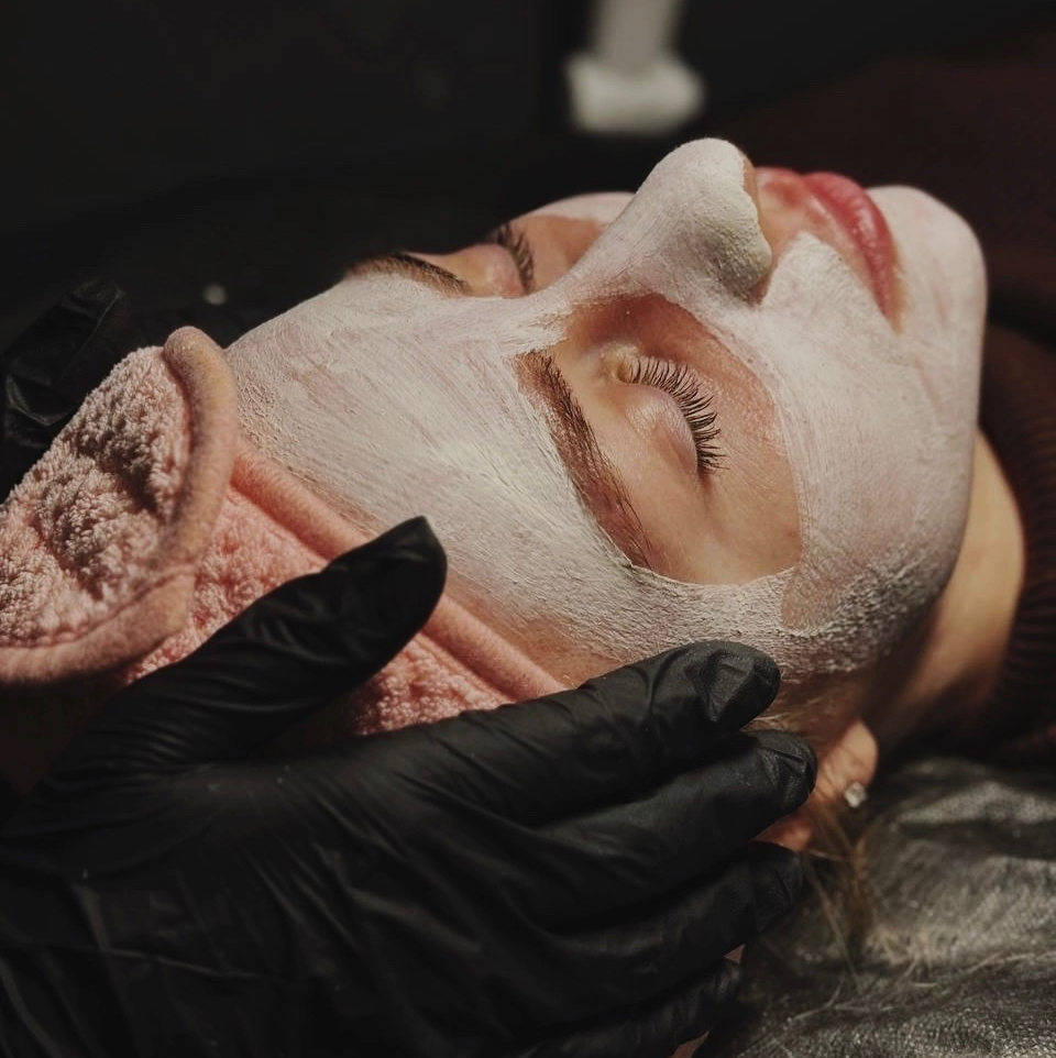 Классический массаж лица и декольте с уходом