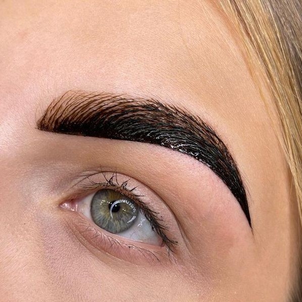 Коррекция бровей+окрашивание краской