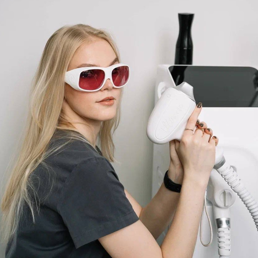 Комплекс 7: лицо + подмышечная впадина + бикини глубокое + ноги полностью