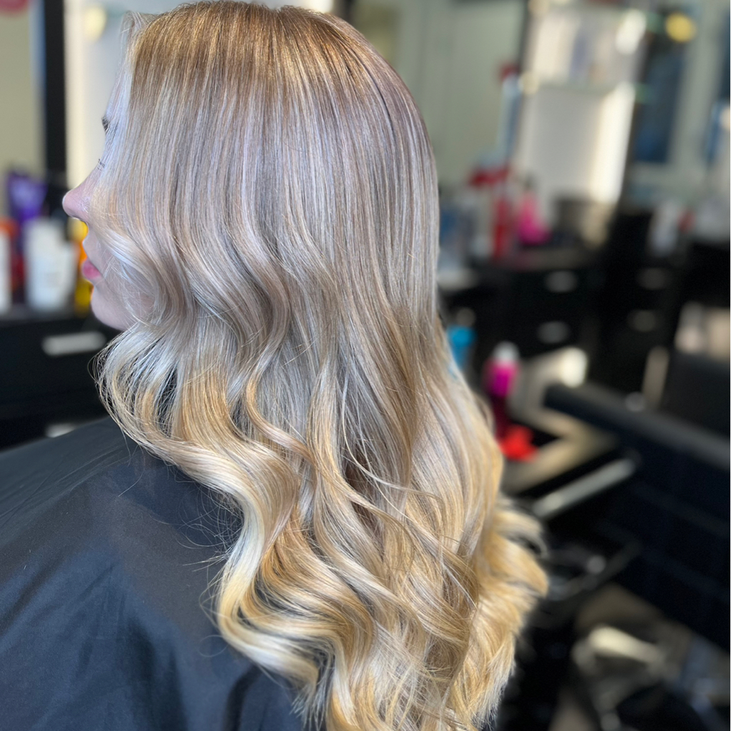 Highlighting hair (balayage, airtouch, baby highlights)