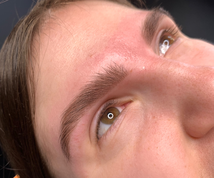 Только окрашивание или коррекция бровей