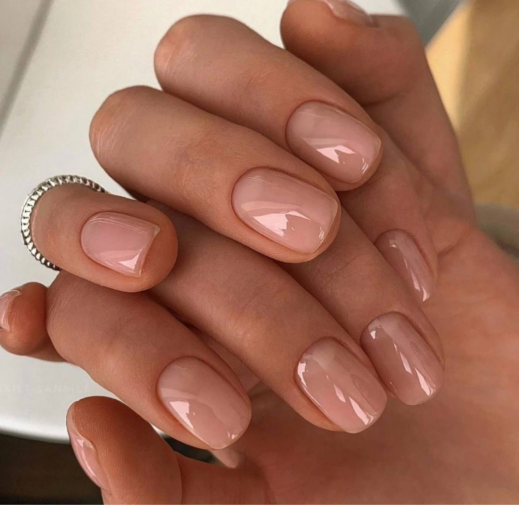 Маникюр с покрытием лак