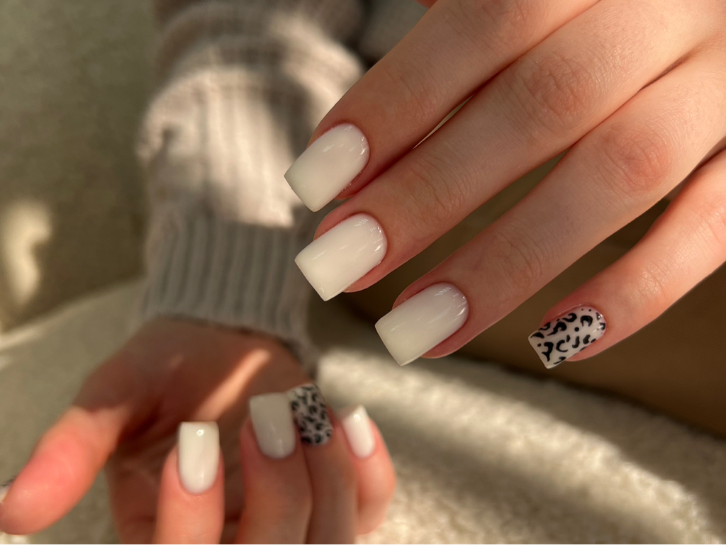 Маникюр, укрепление гелем, покрытие, дизайн 1/4 ногтей