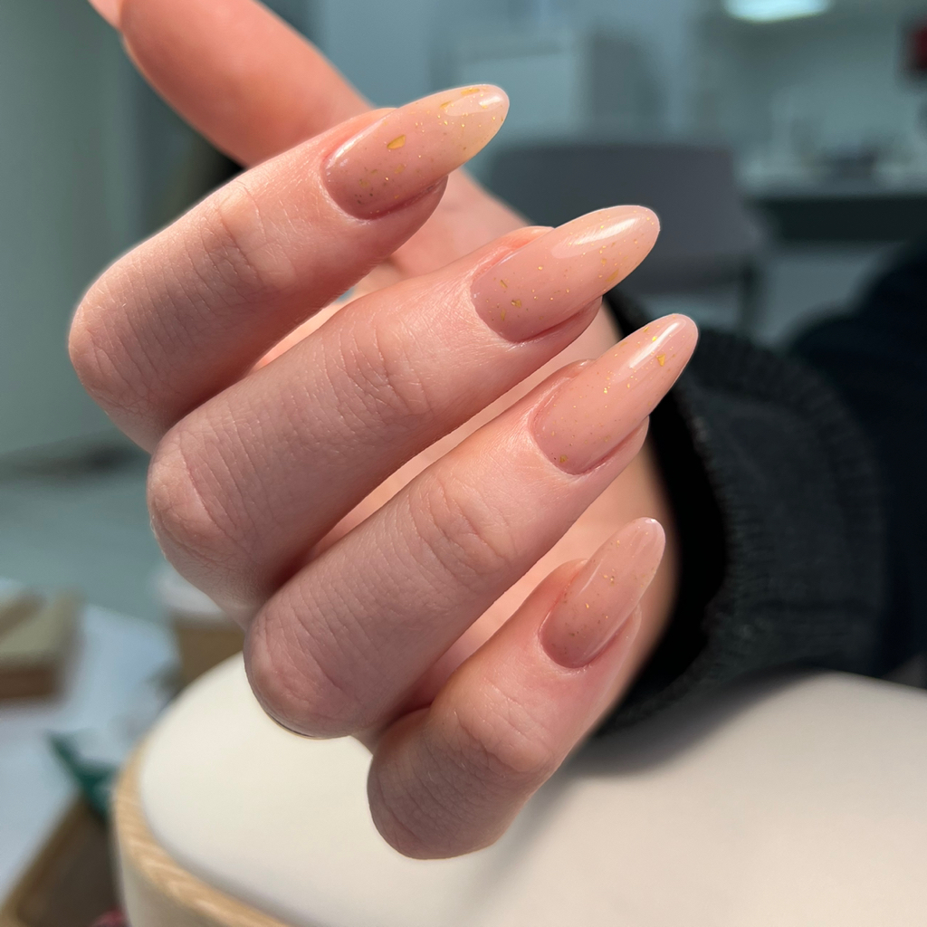 Маникюр, укрепление гелем, однотонное покрытие