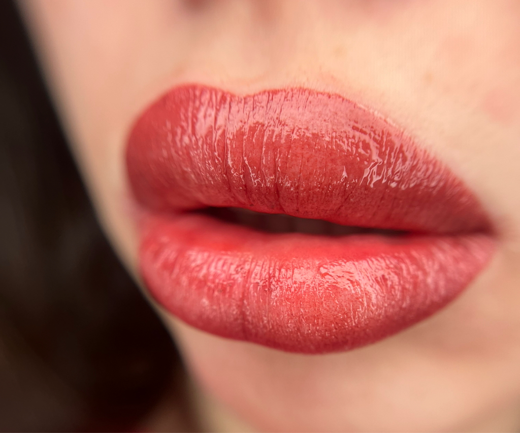 Перманентный макияж губ