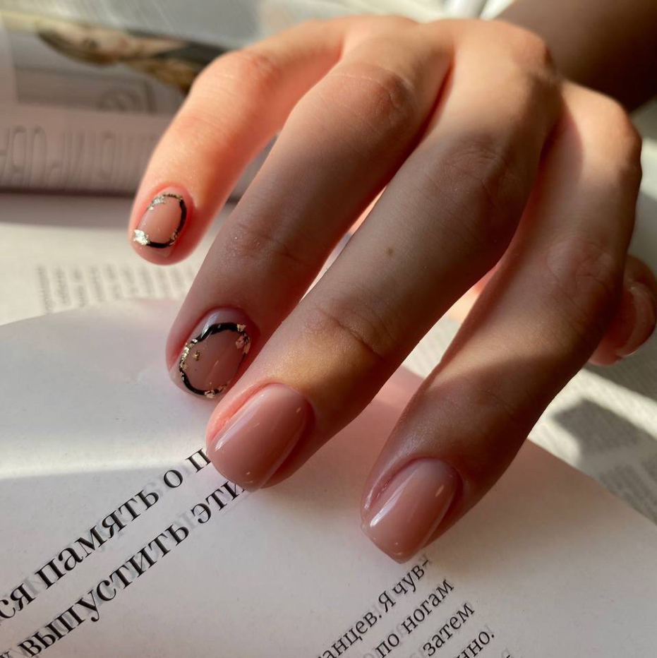 Маникюр с покрытием (Мастер)