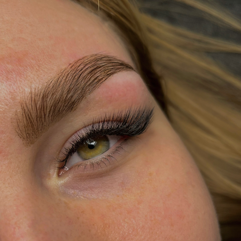 Наращивание ресниц 3D + брови