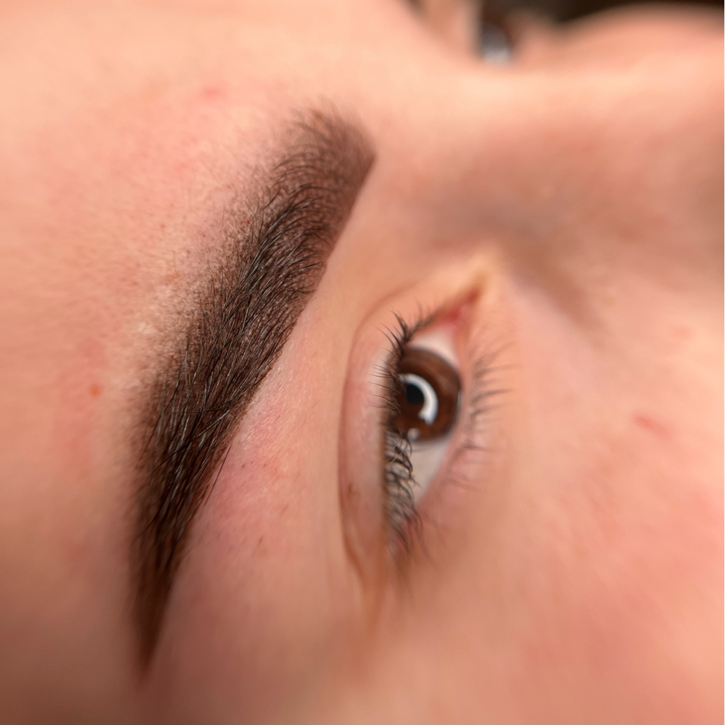 Перманентный макияж бровей