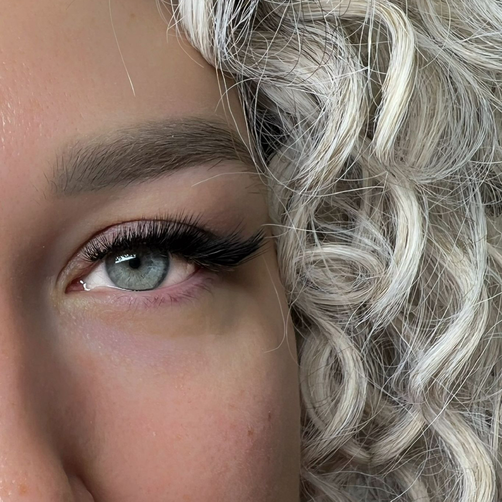 Наращивание ресниц 3д