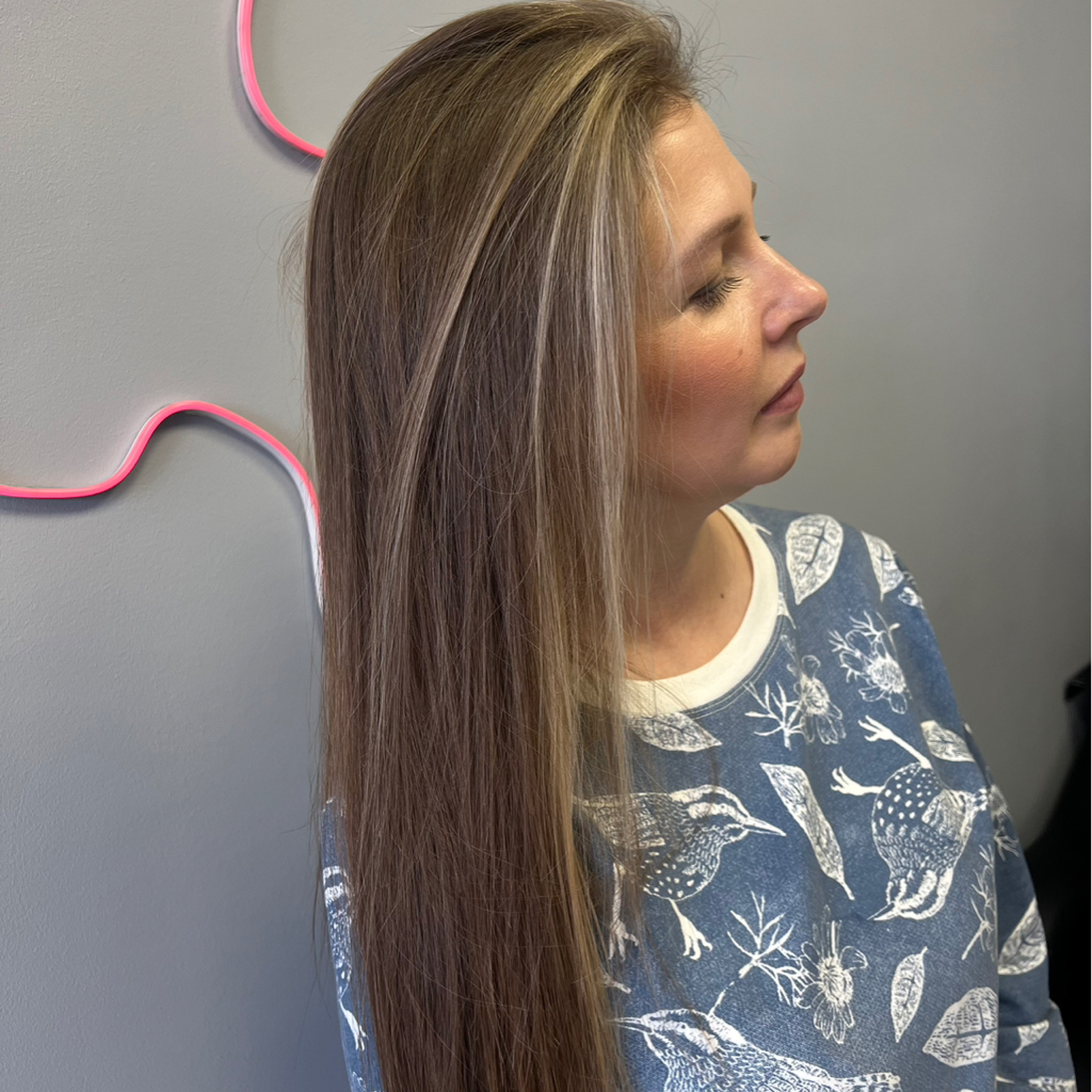 Контуринг
Окрашивание по краевой у лица, стоимость зависит от количества блонда от 2.500-3.500₽