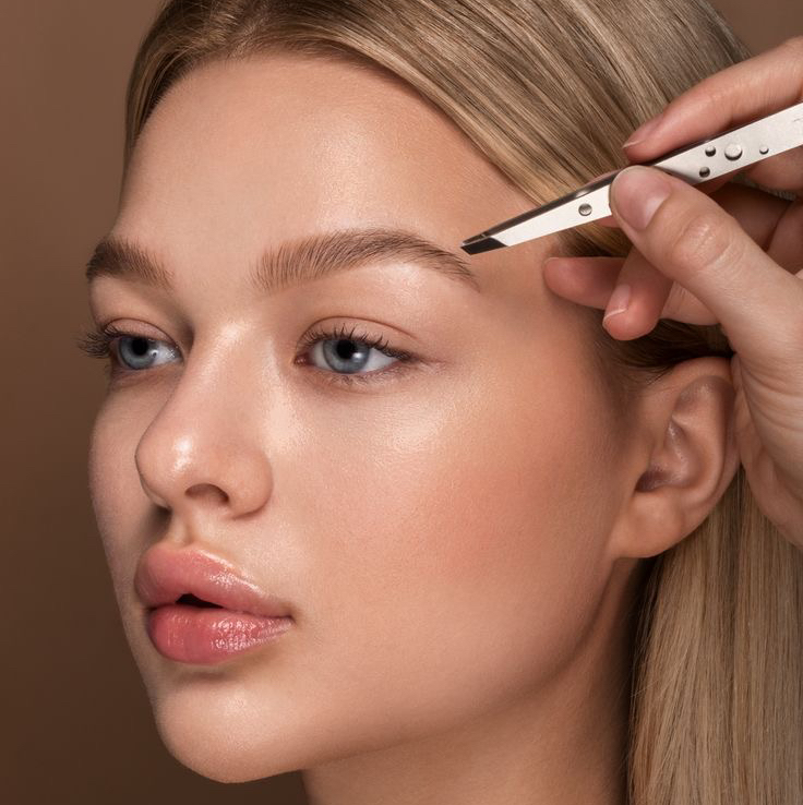 Коррекция бровей
Пинцет/ воск / прореживание