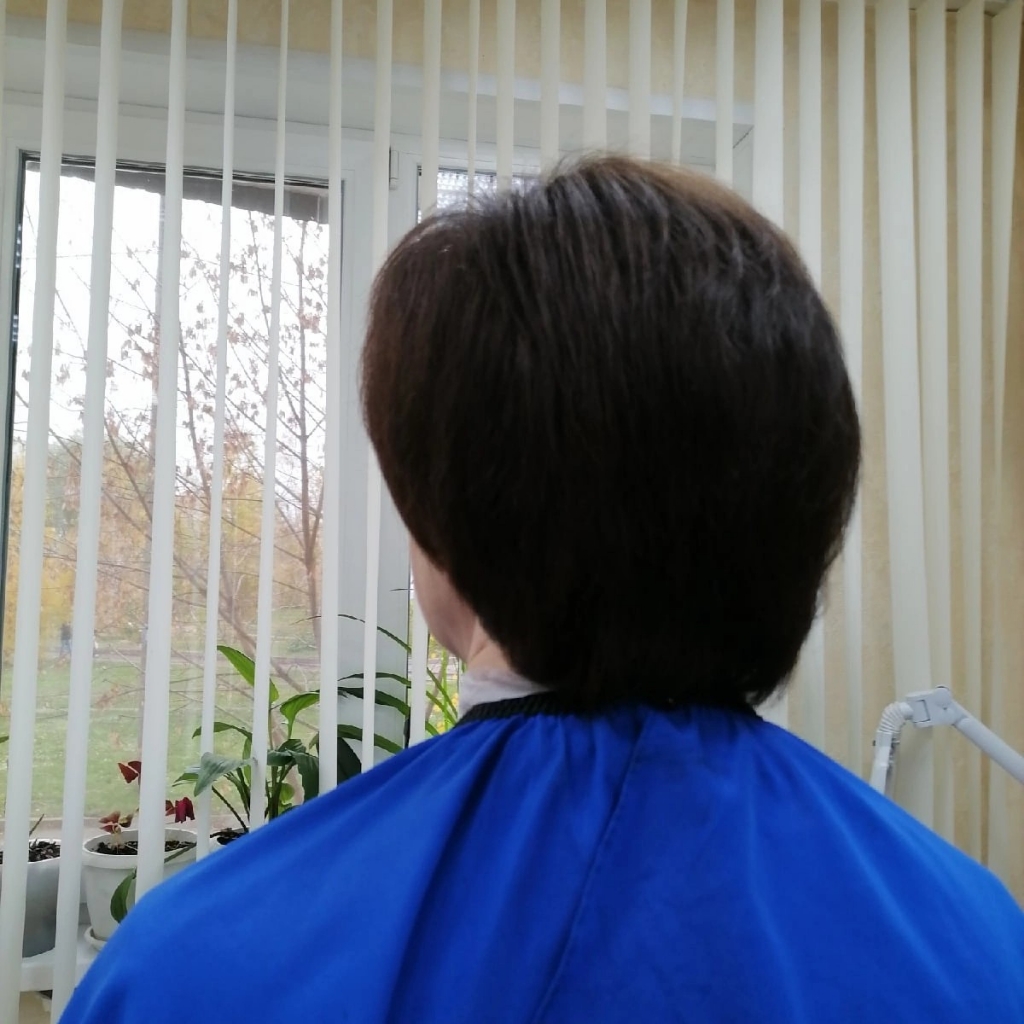 Окрашивание в один тон  средней длины