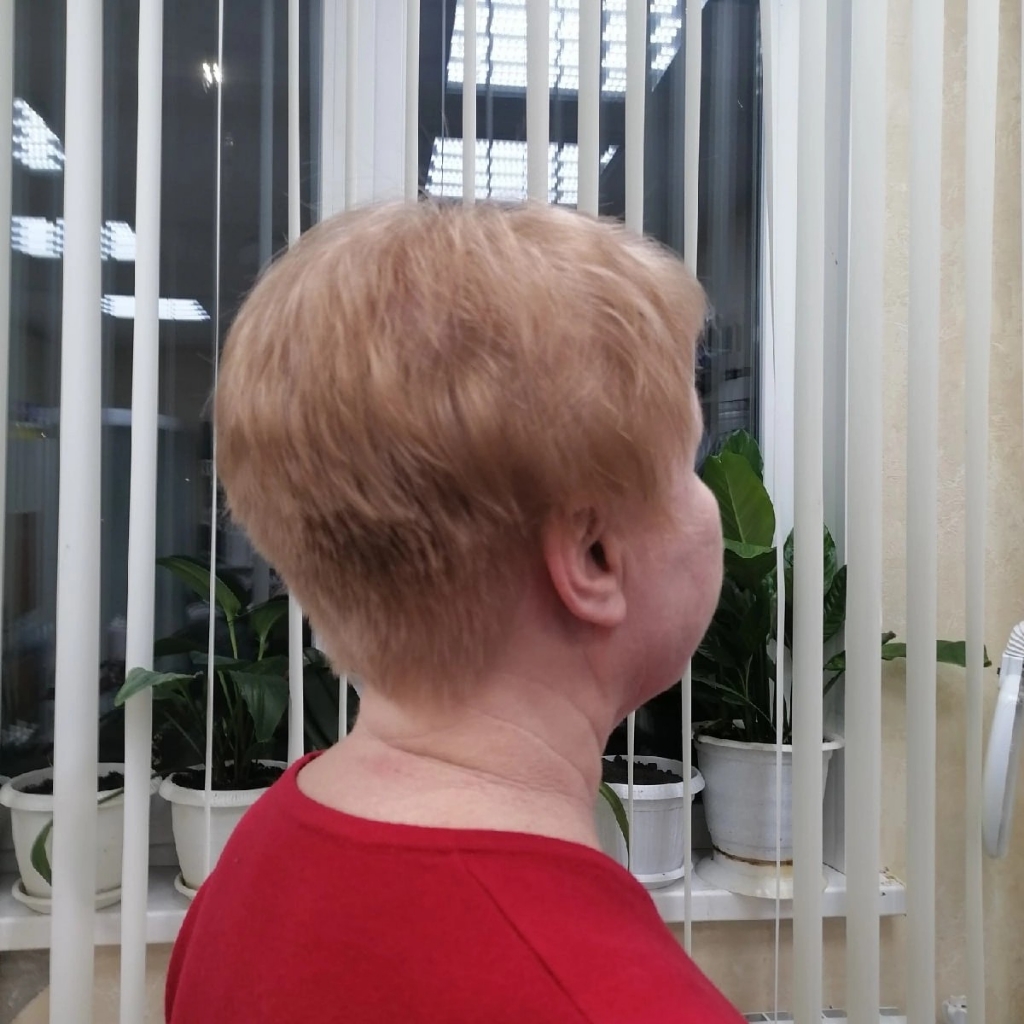 Окрашивание в один тон коротких волос