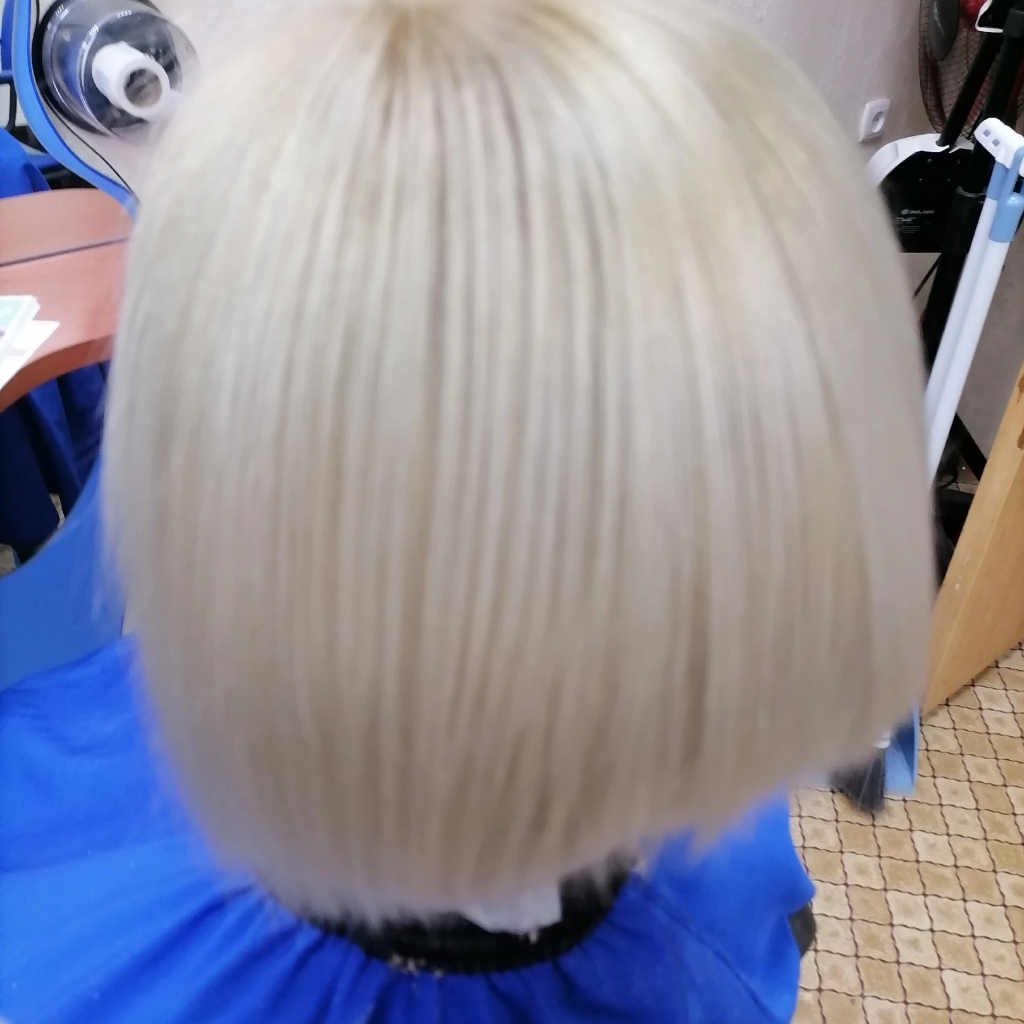 Блонд средней длины