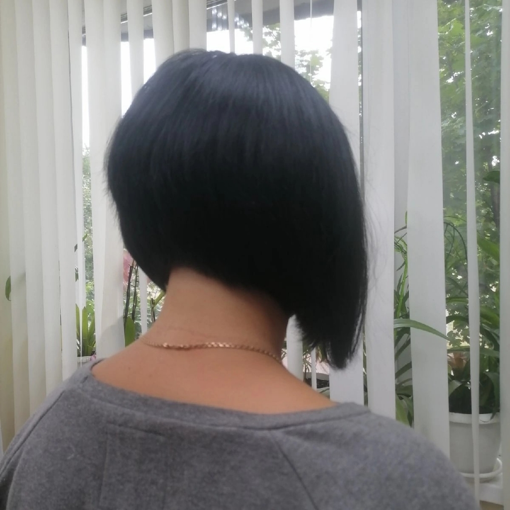 Стрижка средней длины