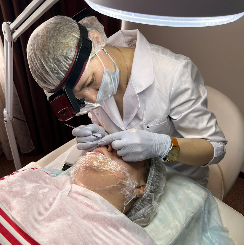 Механическая чистка  лица(с помощью инструмента)