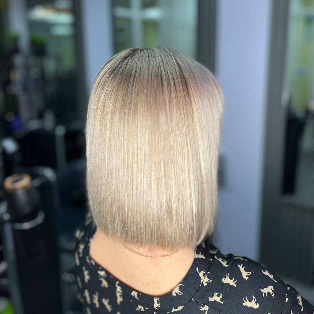 Стрижка женская (средняя длина)