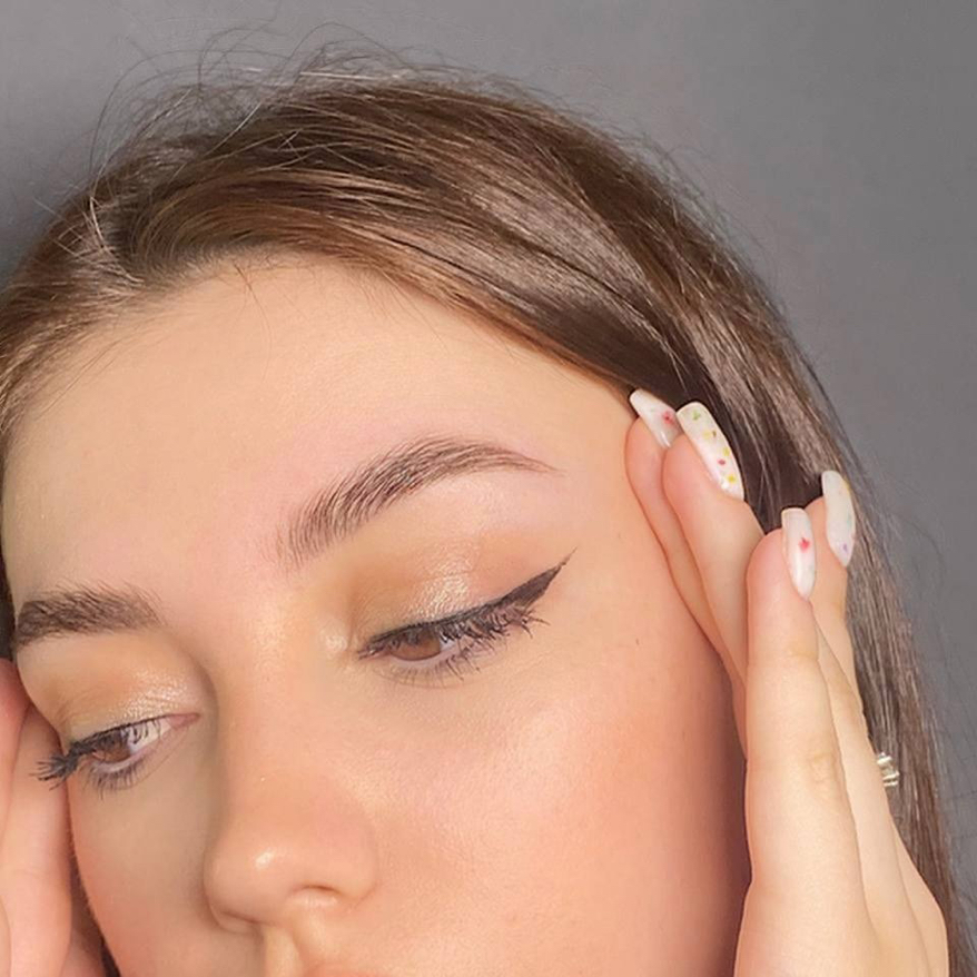 Коррекция бровей