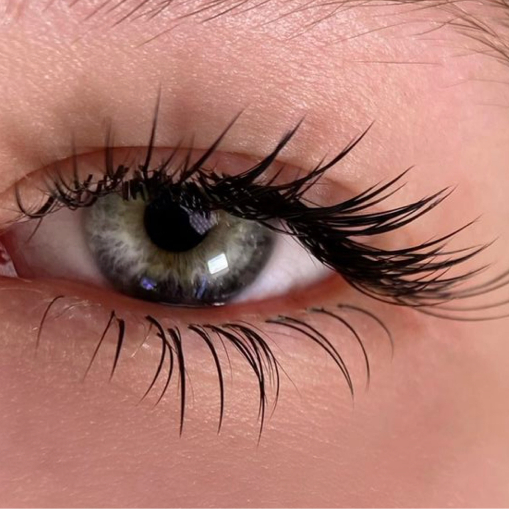 Наращивание нижних ресниц