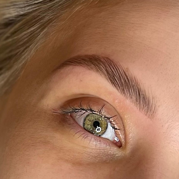 Долговременная укладка  + архитектура бровей ( с окрашиванием краской, с коррекцией воском и пинцетом)